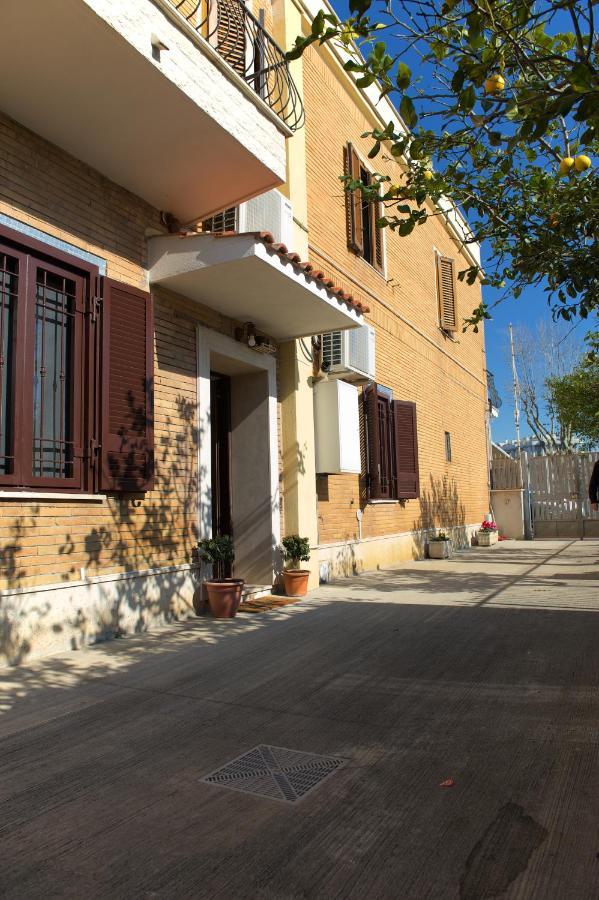 Casa Vacanze Alla Maison Fiumicino Esterno foto